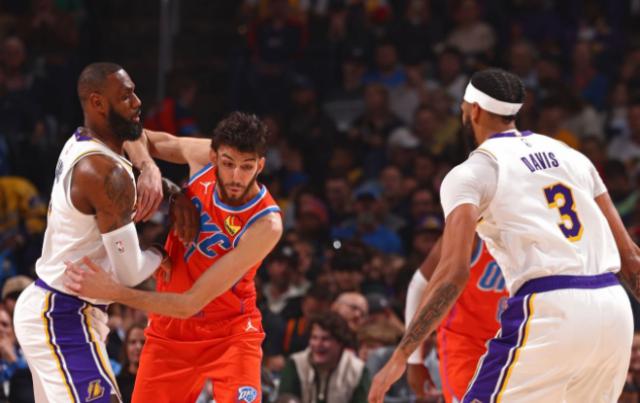 B体育赛事-湖人新首发不完美！队记指出漏洞 哈姆还会变阵？