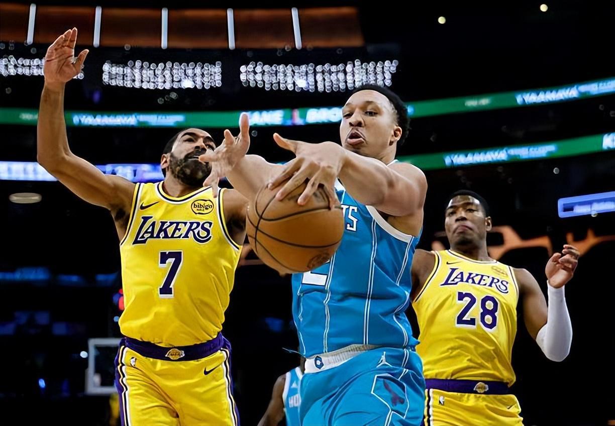 B体育下载-打了半天最高数据是犯规，湖人替补后场连底薪球员的水平都达不到