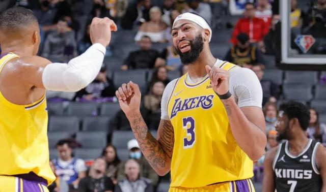 B体育APP-浓眉:这赛季考验我的领导能力 大哥们鼓励我发声