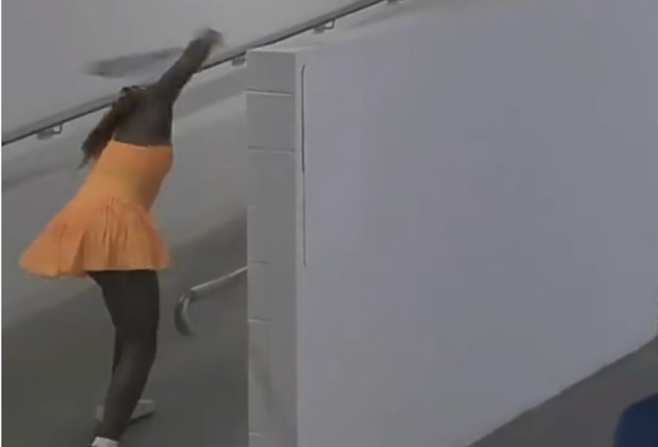 B体育APP-“我要释放激情” 21岁高芙输乌克兰美女后暴走:连续怒砸7下球拍